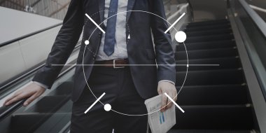 arka plan üzerinde ofis çalışanı