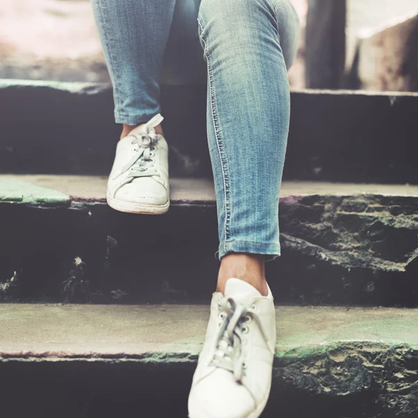 Casual girl sitting on stairs — Stock Photo, Image