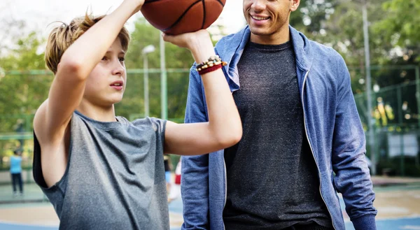 Sportsman teaching boy play Basketball — Stock Photo, Image