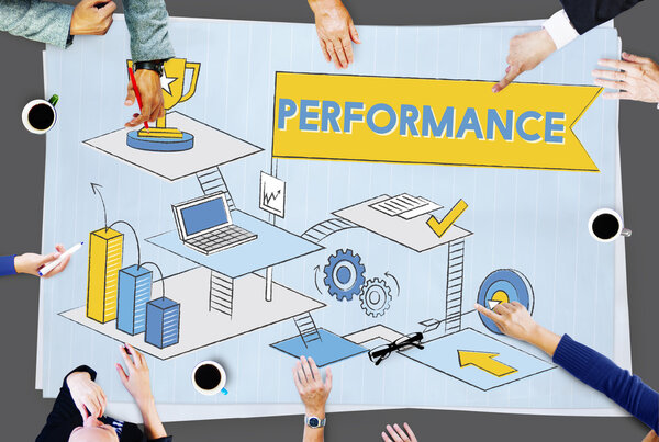 группа деловых людей, работающих за столом
   