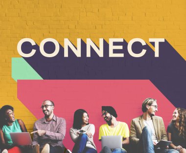 çeşitlilik arkadaş connect ile duvarının yakınında