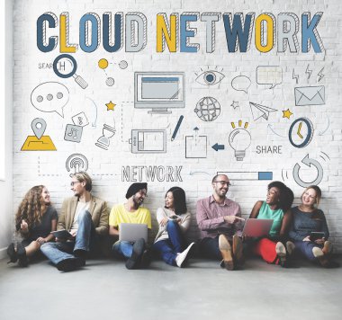 Dijital aygıtlar kullanan insanlar