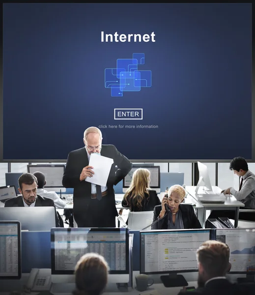 Trabajadores empresariales e Internet — Foto de Stock
