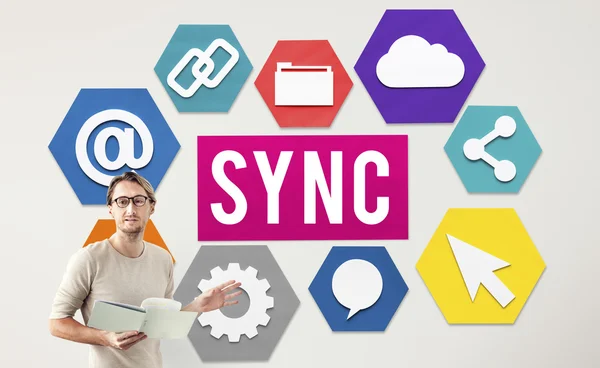 Uomo d'affari che lavora con sync — Foto Stock