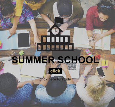 Öğrenciler birlikte okuyorlar. 