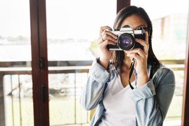 Kadın yapma fotoğraf kamera