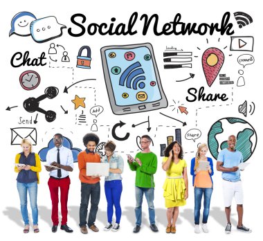 Dijital cihazlar ile birlikte duran insanlar