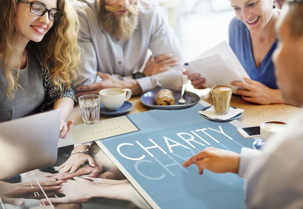 Persone che discutono di carità — Foto Stock