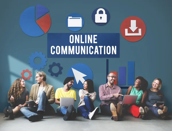 Diversity friends near wall with Online Communication — Stock Photo, Image