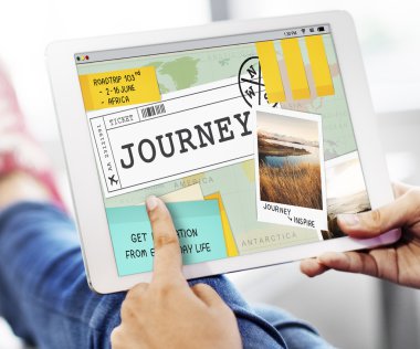 kişi elinde dijital tablet tarama 