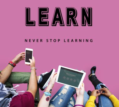 İnsanlar internet'te sörf 