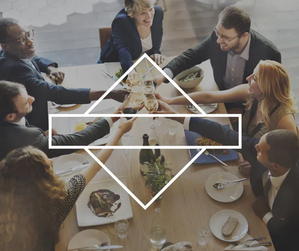 Mensen uit het bedrijfsleven na de Lunch samen — Stockfoto