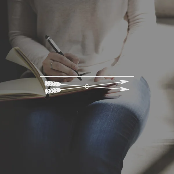 Retrato de mujer con cuaderno — Foto de Stock