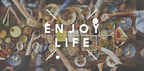 Personas y comida con Enjoy Life — Foto de Stock