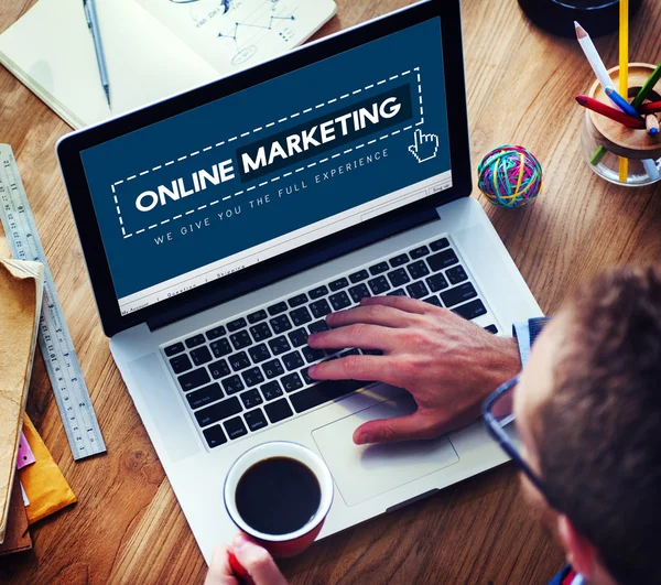 Man using laptop — Stock Photo, Image