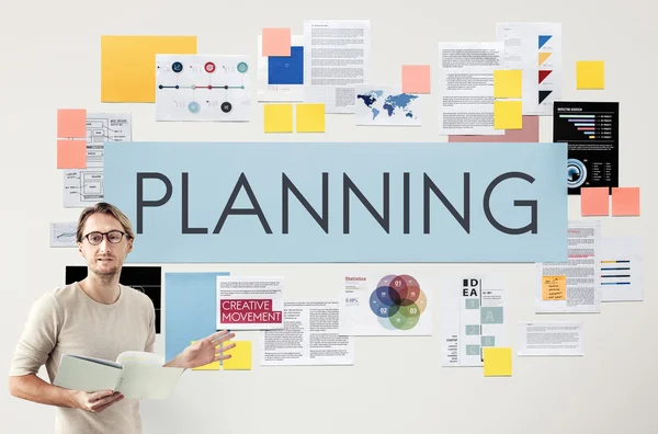 Homme d'affaires travaillant avec Planning — Photo