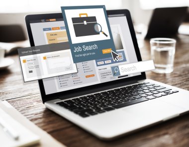 Ofis Masası üstünde laptop 