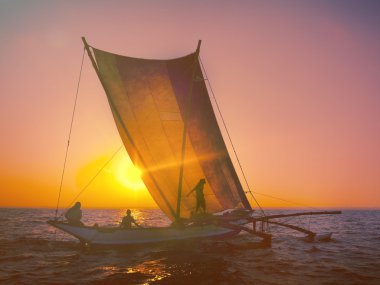 Balıkçılar katamaran sunset at üzerinde