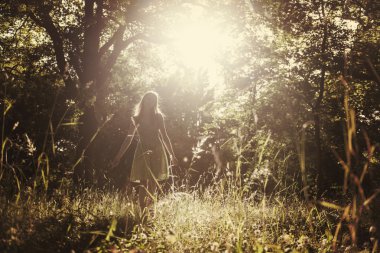 Kadın dinlenmek doğa