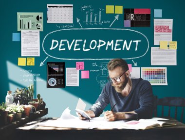 Yakışıklı adam belgeleriyle çalışma