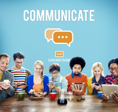 Dijital aygıtlar kullanan insanlar