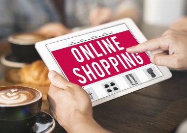 Cafe Tablet ile oturma kadın