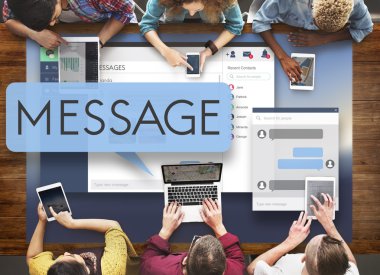 Grup dijital aygıtları ile insan 