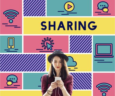 Kız telefon ile müzik dinleme