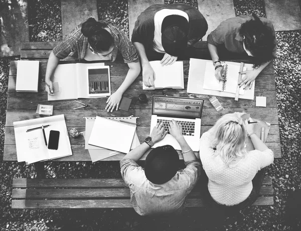 Students studying together — Stock Photo, Image