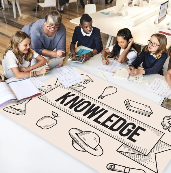 Leraar met groep kinderen — Stockfoto