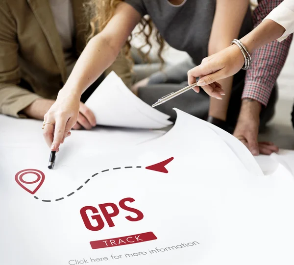 Designers que trabalham com cartaz e GPS — Fotografia de Stock