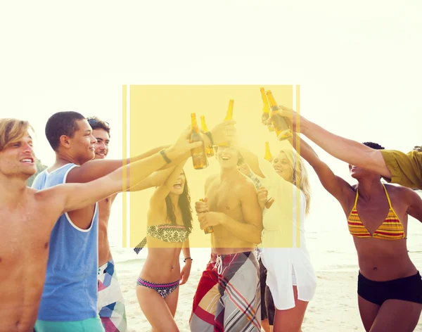 Mensen genieten van strand partij — Stockfoto