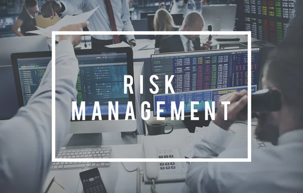 Üzleti emberek munka és a kockázat kezelése — Stock Fotó