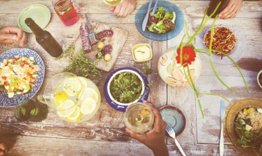 birlikte akşam yemeği arkadaşlar