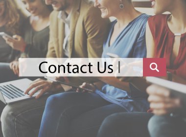 Dijital aygıtlar kullanan insanlar