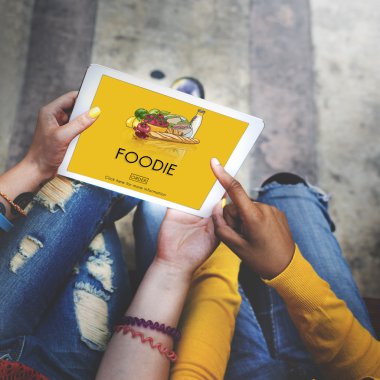 İnsanlar internet'te sörf 