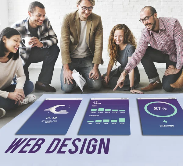 Ontwerpers werken met poster en web design — Stockfoto