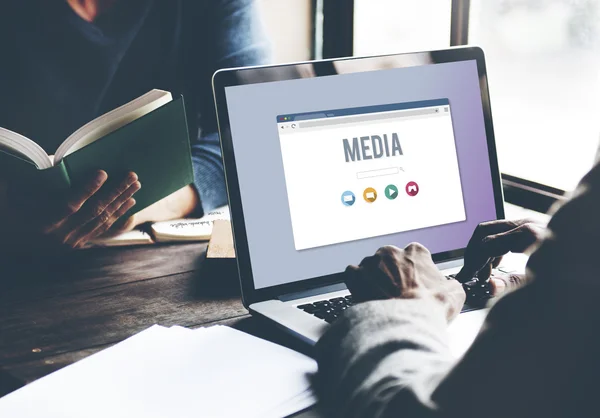 Man aan het werk met computer — Stockfoto