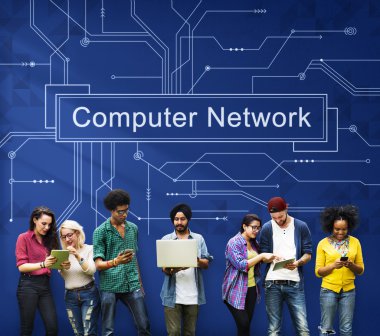 İnsanlar internet'te sörf 