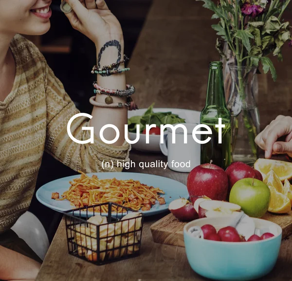 Vrouw eten lunch — Stockfoto