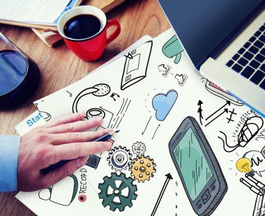 Belgelerle çalışan bir işadamı. 