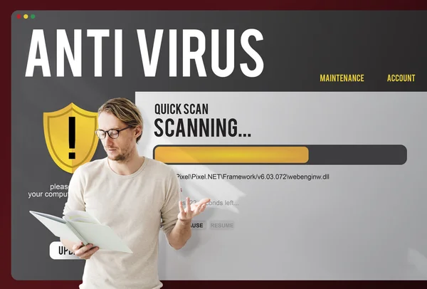 Homme d'affaires travaillant avec antivirus — Photo