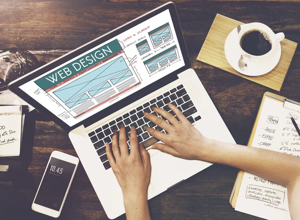 Woman working with computer — Stock Photo, Image