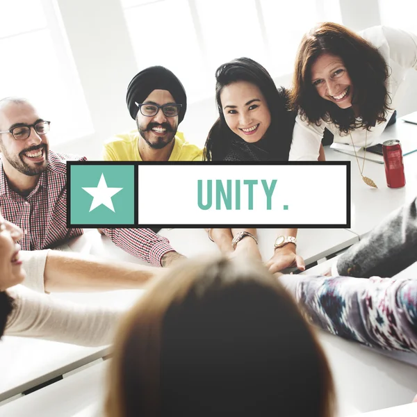 Persone con le mani unite e l'unità — Foto Stock