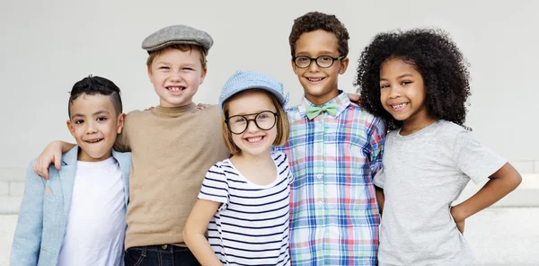 Sinceri bambini gioiosi Buon divertimento — Foto Stock