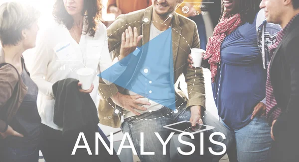 Pessoas discutindo análise — Fotografia de Stock