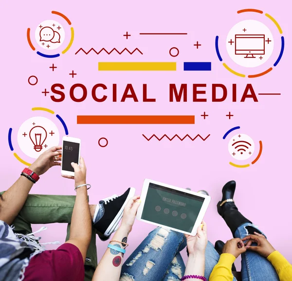 İnsanlar internet'te sörf 