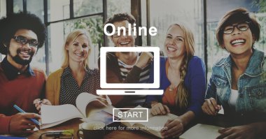 Öğrenciler eğitim masada