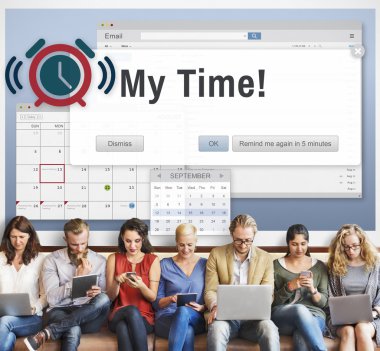 aygıtlar ve My Time ile insanlar oturup