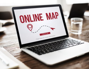 Ofis Masası üstünde laptop